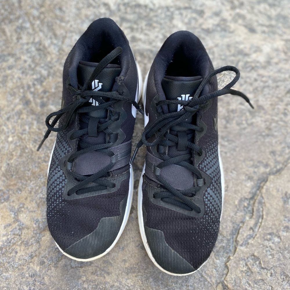 Nike Boy Kyrie Flytrap Basketball Shoes Black Lace